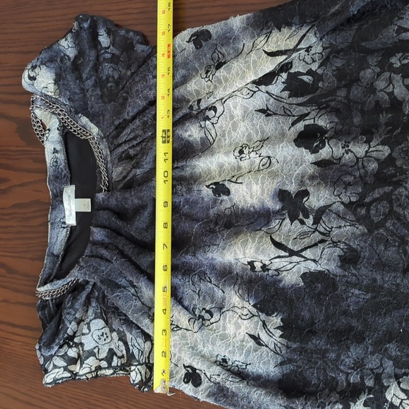 3 for $30. Black and white top - Picture 4 of 10